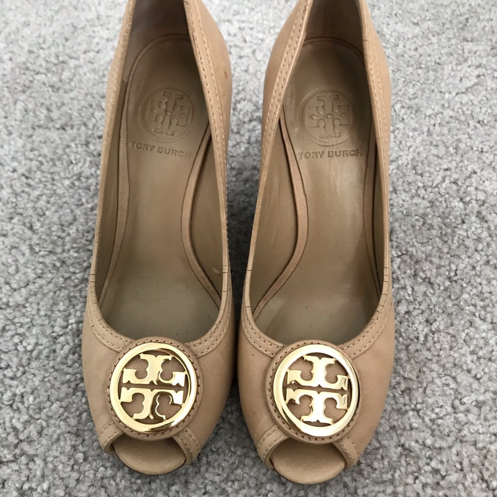 Tory Burch Wedge size 6